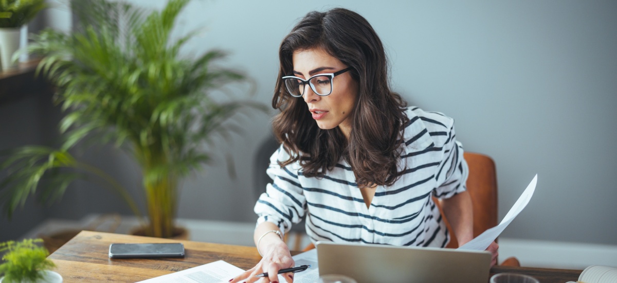 woman-looking-at-laptop