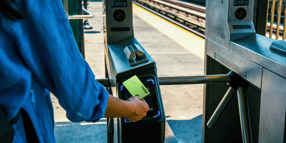 バルセロナのメトロやバスはタッチ決済に対応