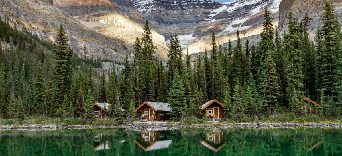 cabins-overlooking-lake-ohara-yoho-national-park-canada