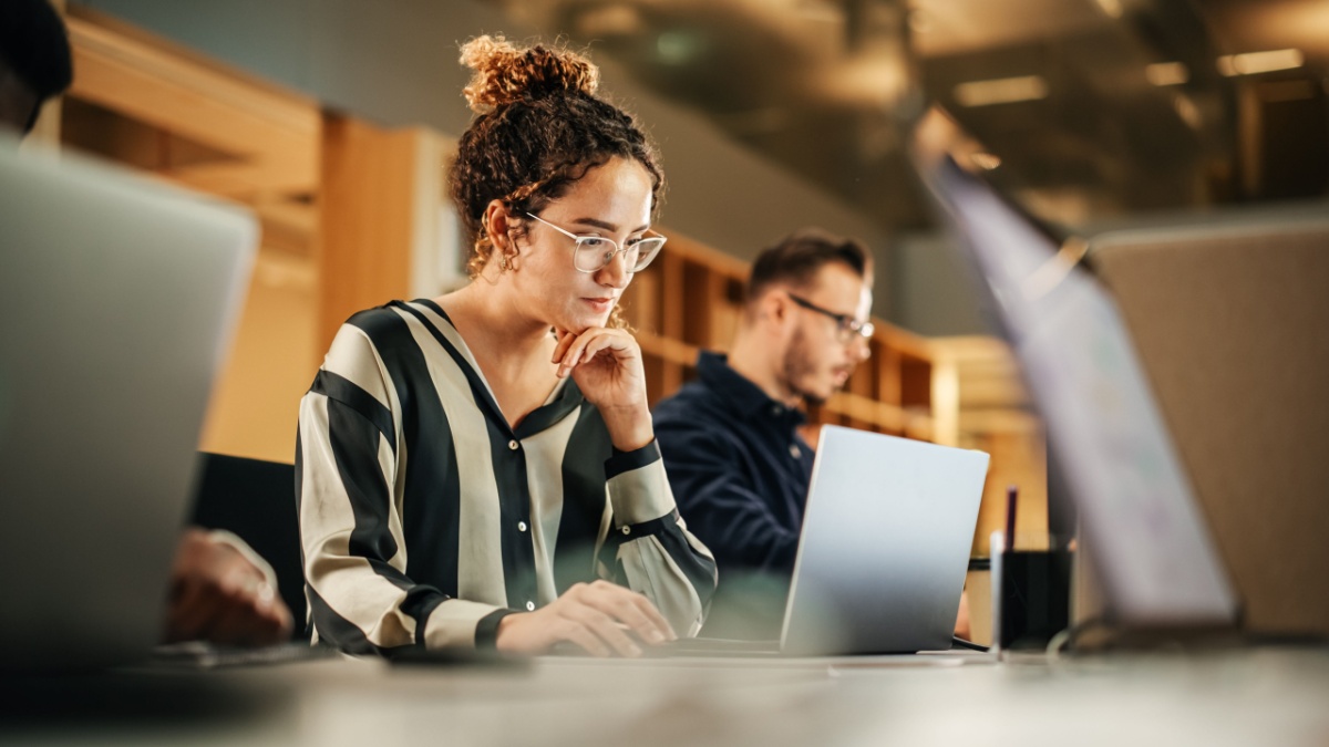 woman-working-on-laptop
