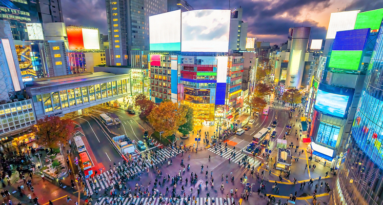 What cashless payment methods are available in Japan?