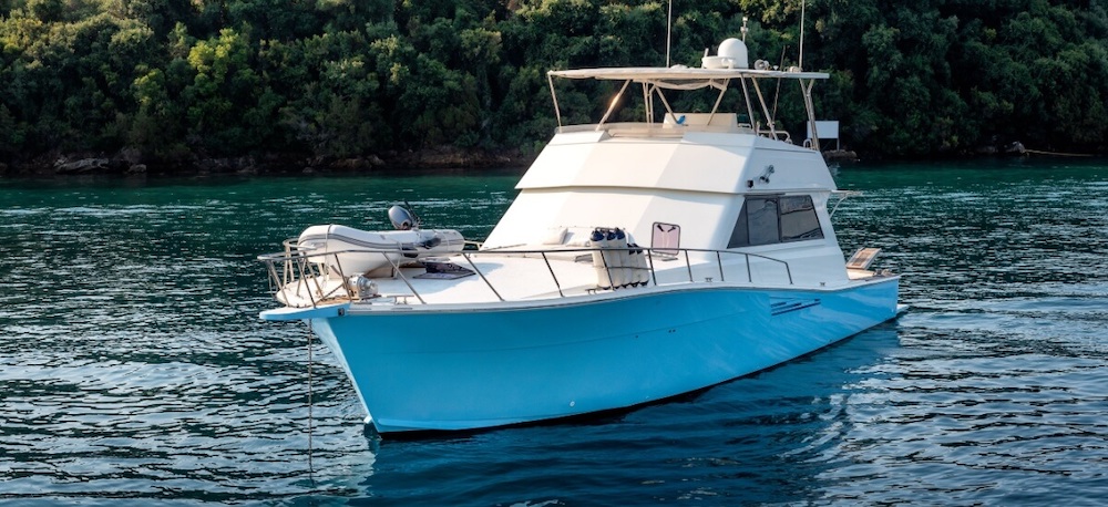 beautiful-yacht-anchored-near-coast