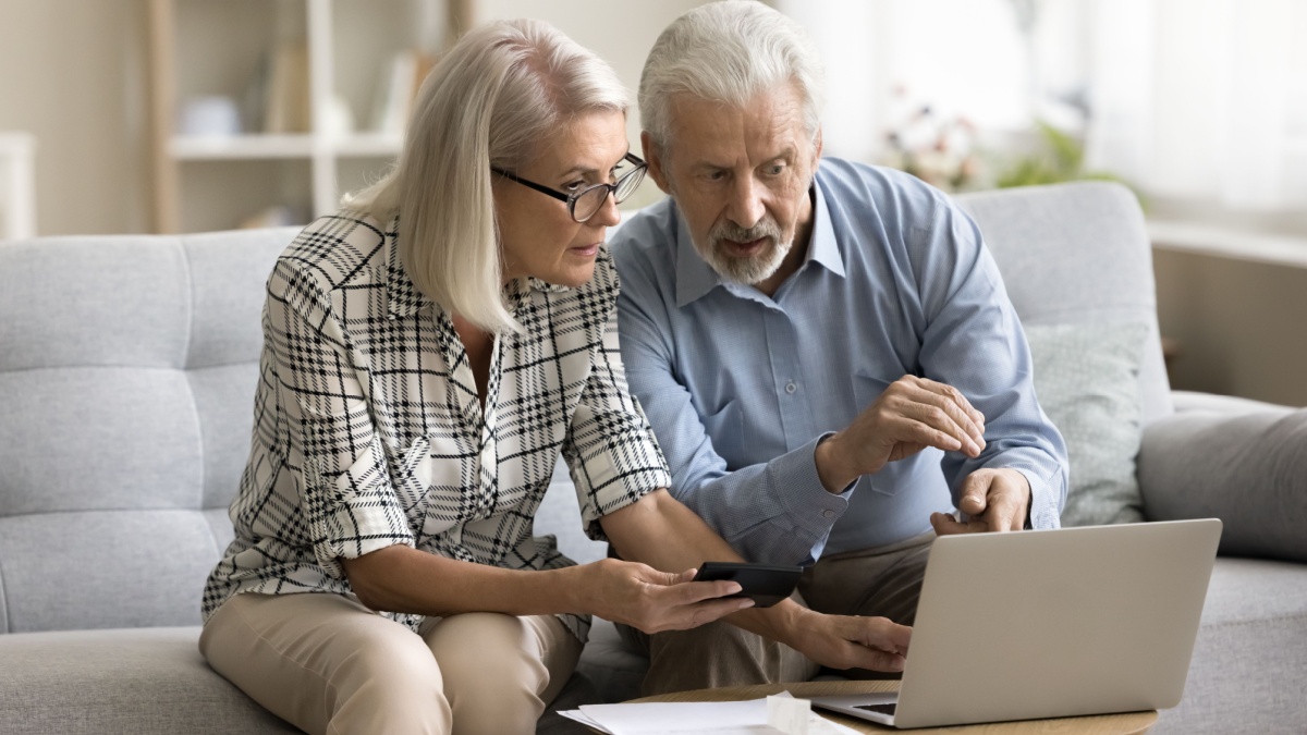 older-couple-researching-retirement-options-online