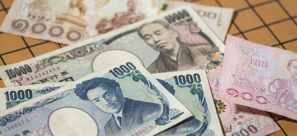Japanese yen banknotes