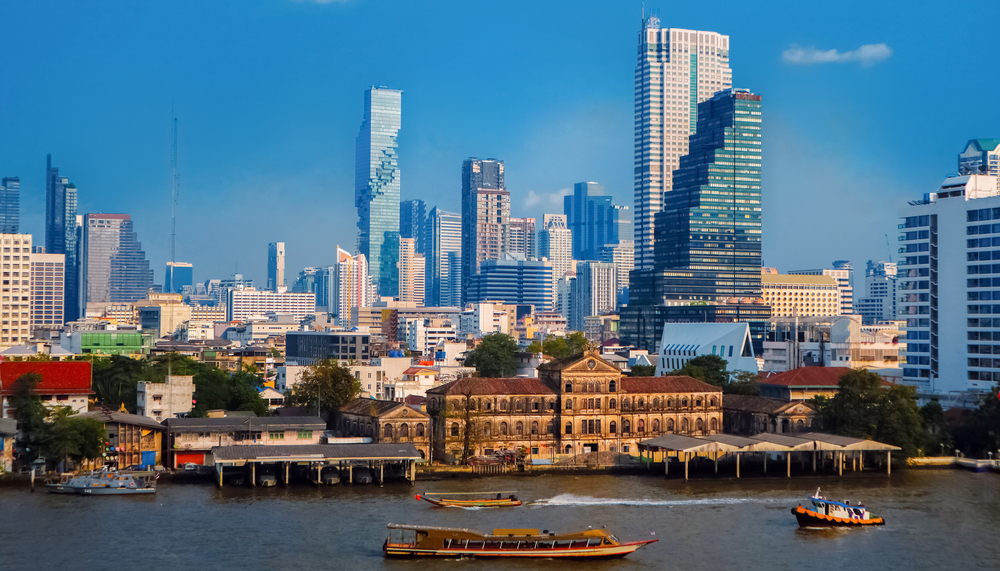 バンコク市内と空港ではどちらの両替所がお得？