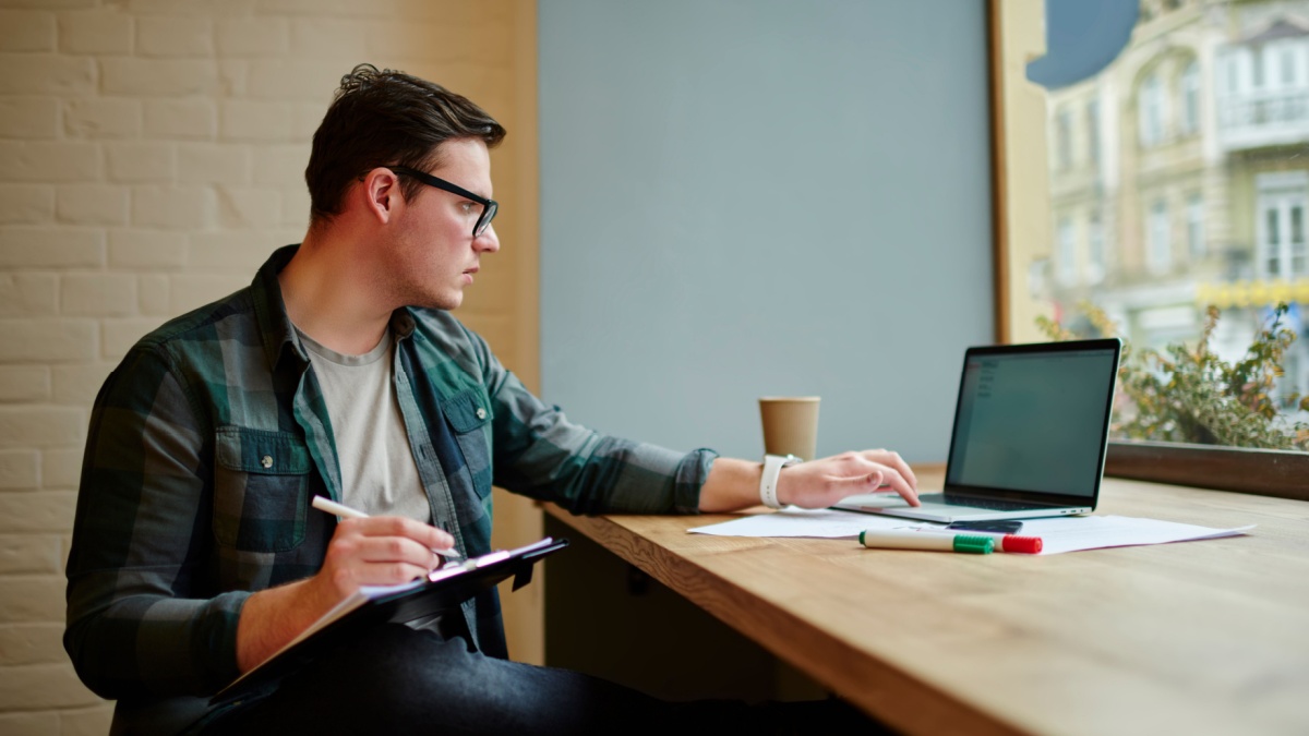 men-working-on-laptop