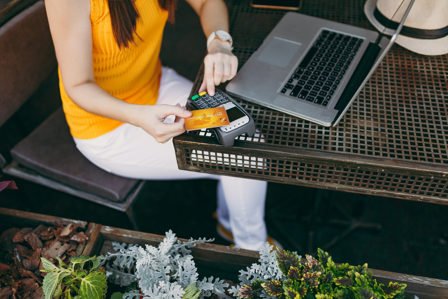 What is the best way to pay in Japan?