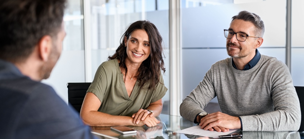couple-meeting-a-specialist-for-banking-advice