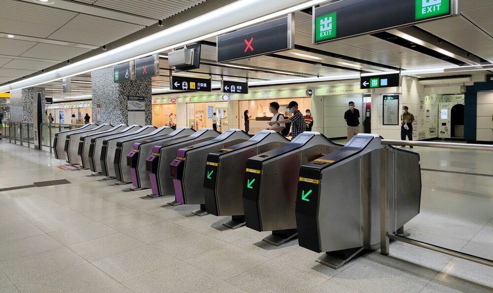 クレジットカード vs オクトパスカード：どっちが交通機関での使用で便利？