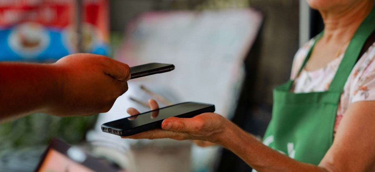 Thai vendor accepting contactless card payment