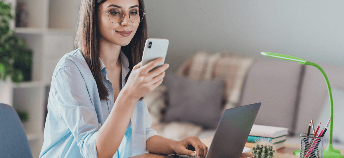 woman-holding-phone