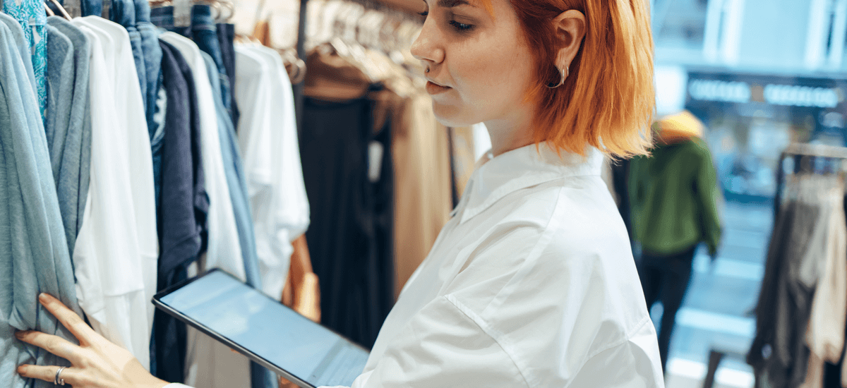business-woman-in-retail-with-tablet