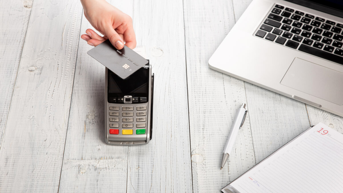 paying-with-card-POS-termina-with-laptop