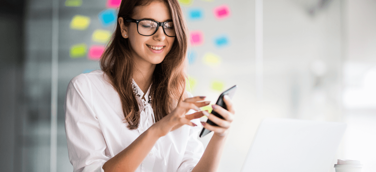 business-woman-with-phone