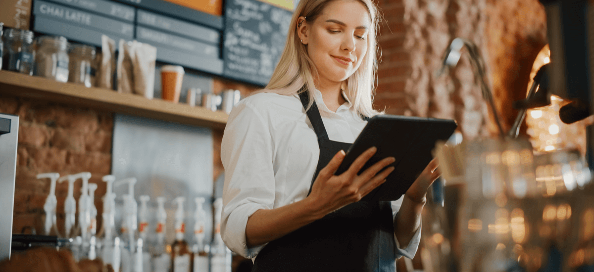 woman-in-restaurant-with-tablet