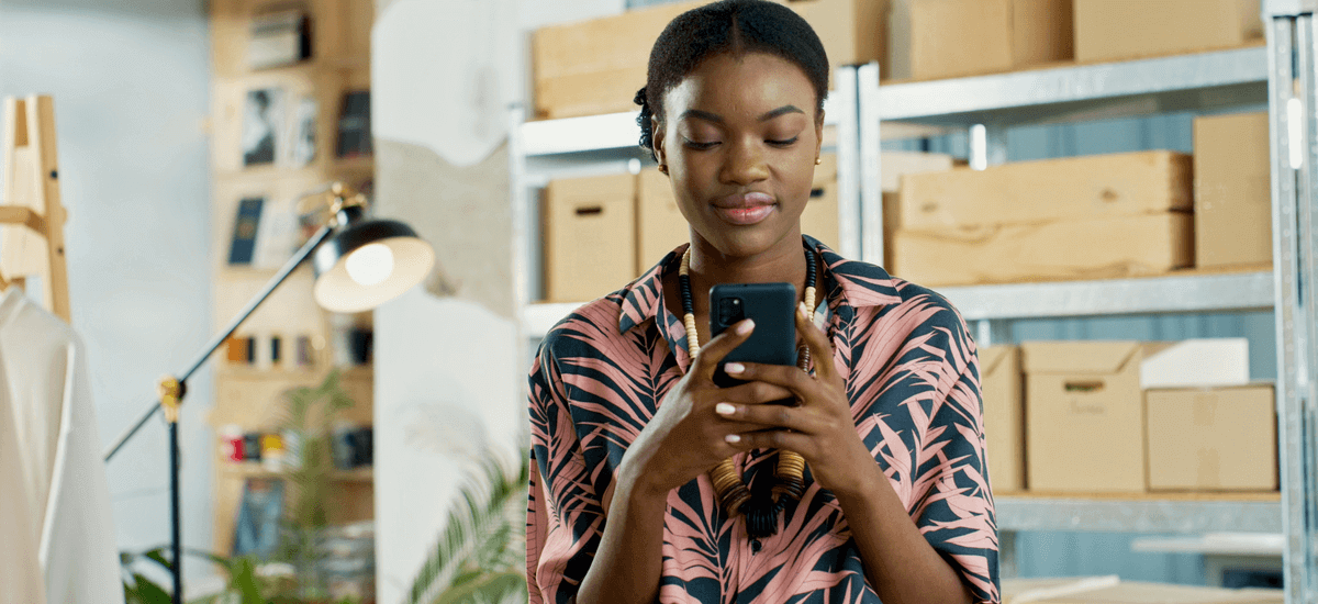 business-woman-with-phone-and-inventory
