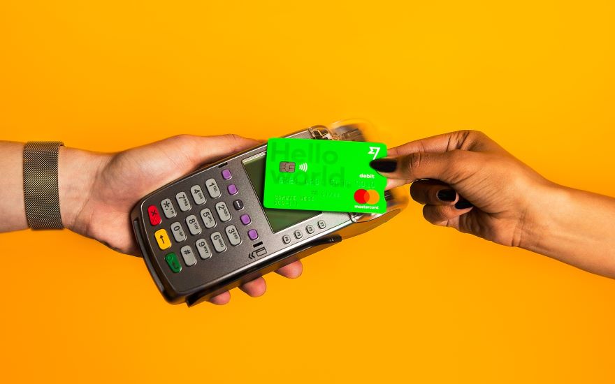 transferwise-debit-card-contactless-payment